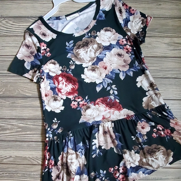 Last 3! Eliza Floral Ruffle Tunic - Picture 3 of 4